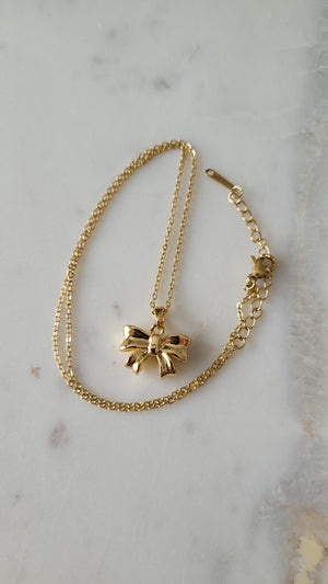 Bow pendant and necklace